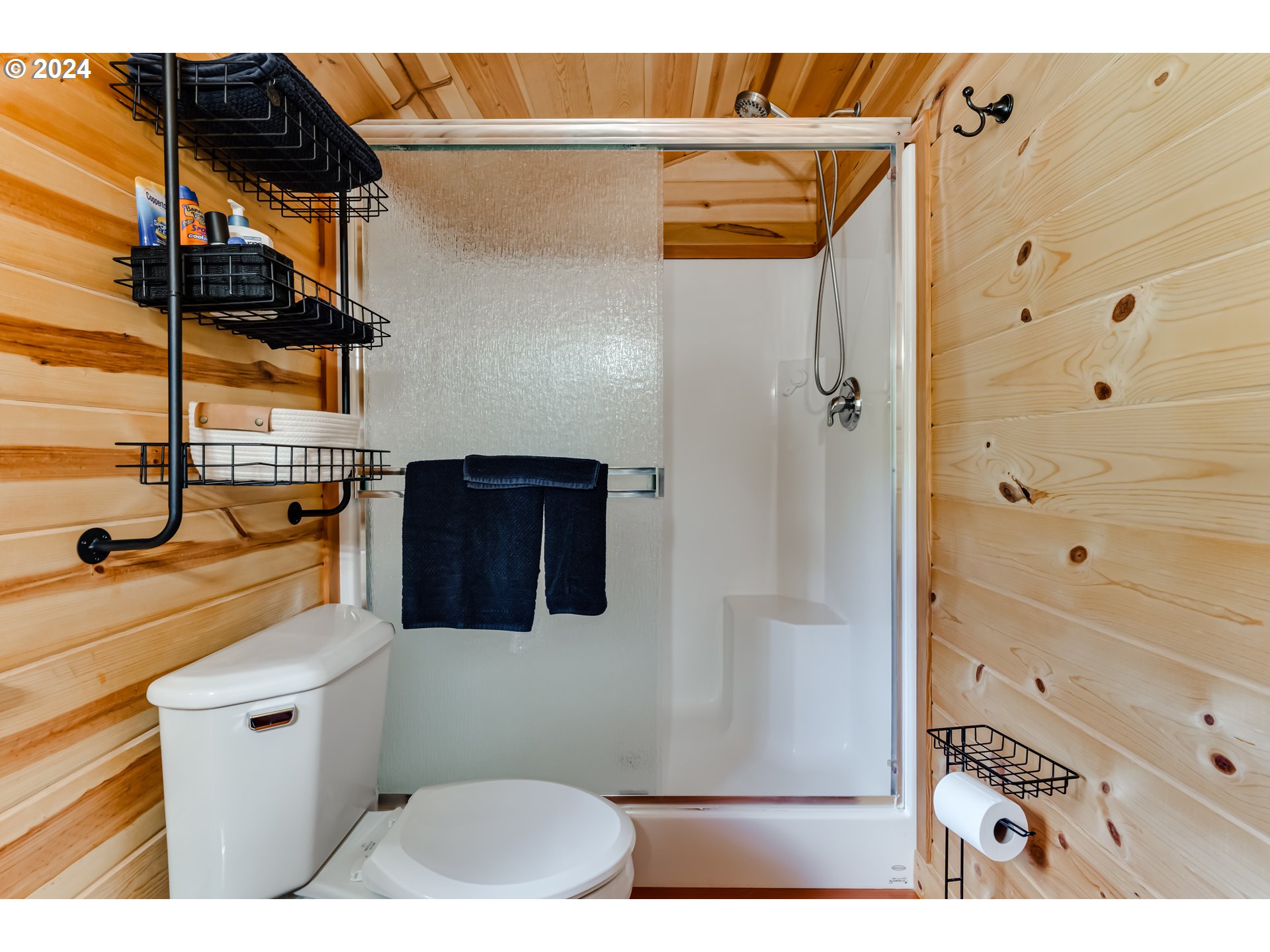 56483 McKenzie Highway Blue River, OR 97413 - Photo 26 of 38 a bathroom with a sink a toilet and shower