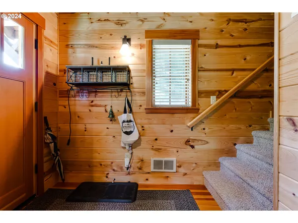 $530,000 | 56483 McKenzie Highway, Blue River, OR 97413