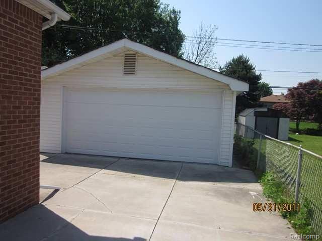 11718 Engleman Road Warren, MI 48089 - Photo 2 of 2 Engleman garage