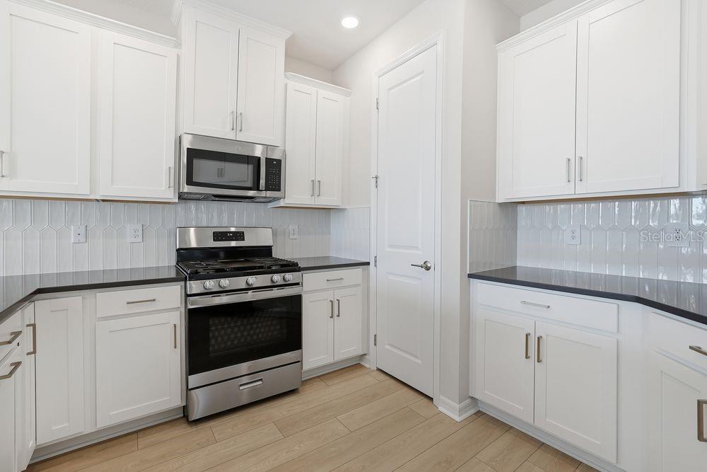 811 Steel Drive Ruskin, FL 33570 - Photo 6 of 52