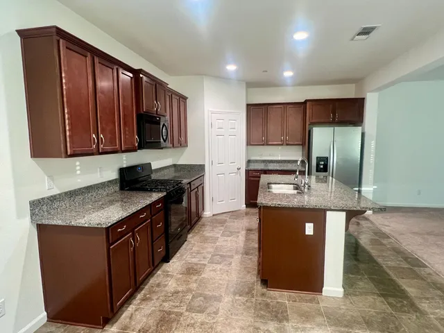 $475,000 | 2959 North Stanley Avenue, Fresno, CA 93737