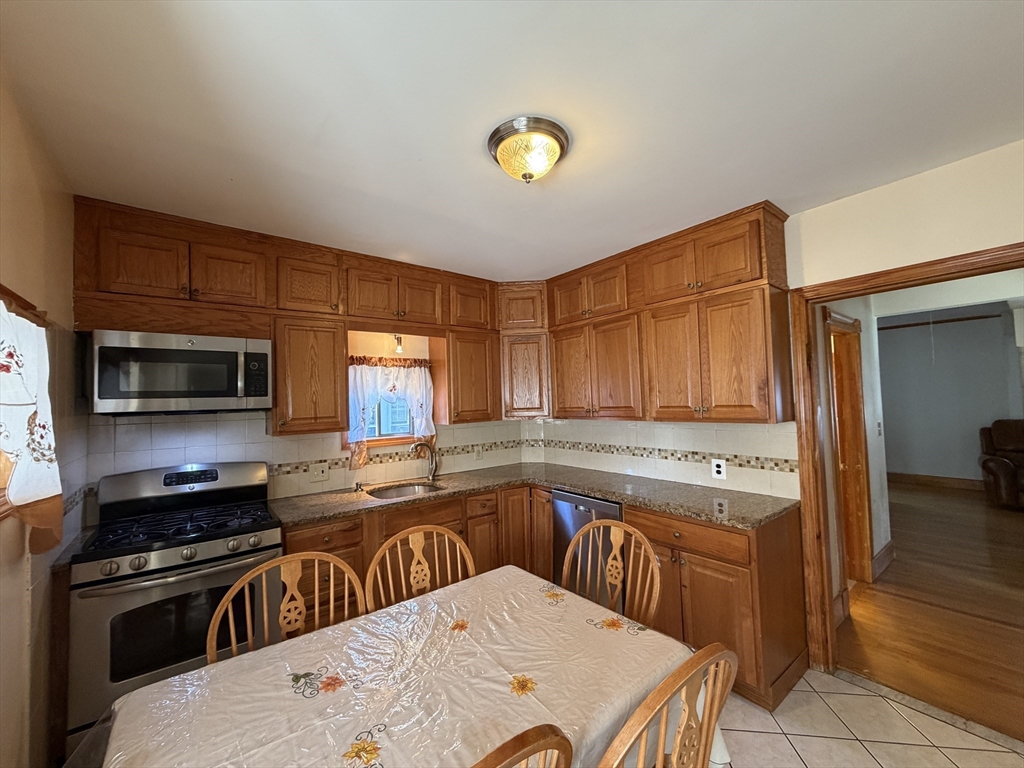 20 Oak Square Avenue, Unit 2 Boston, MA 02135 - Photo 7 of 14