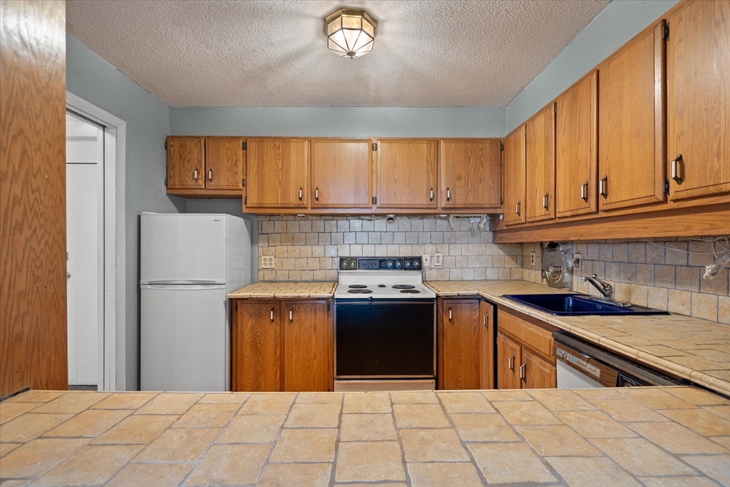 80 Salisbury Street, Unit 101 Worcester, MA 01609 - Photo 16 of 27