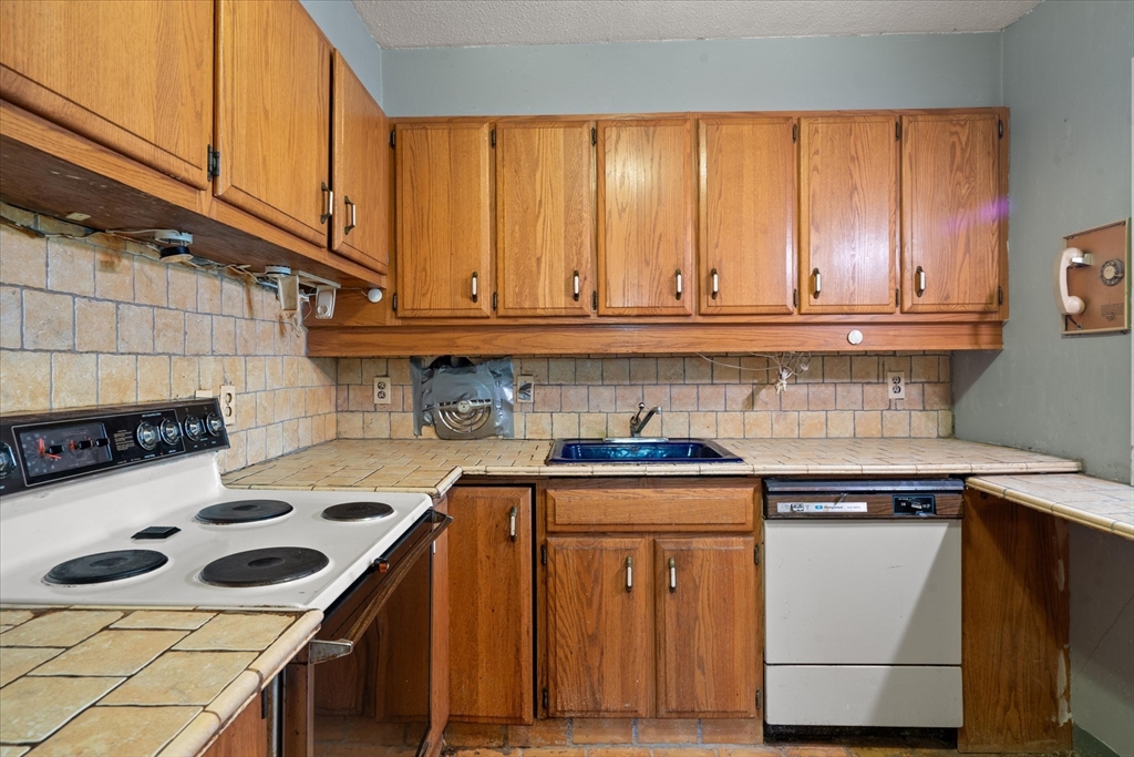 80 Salisbury Street, Unit 101 Worcester, MA 01609 - Photo 17 of 27