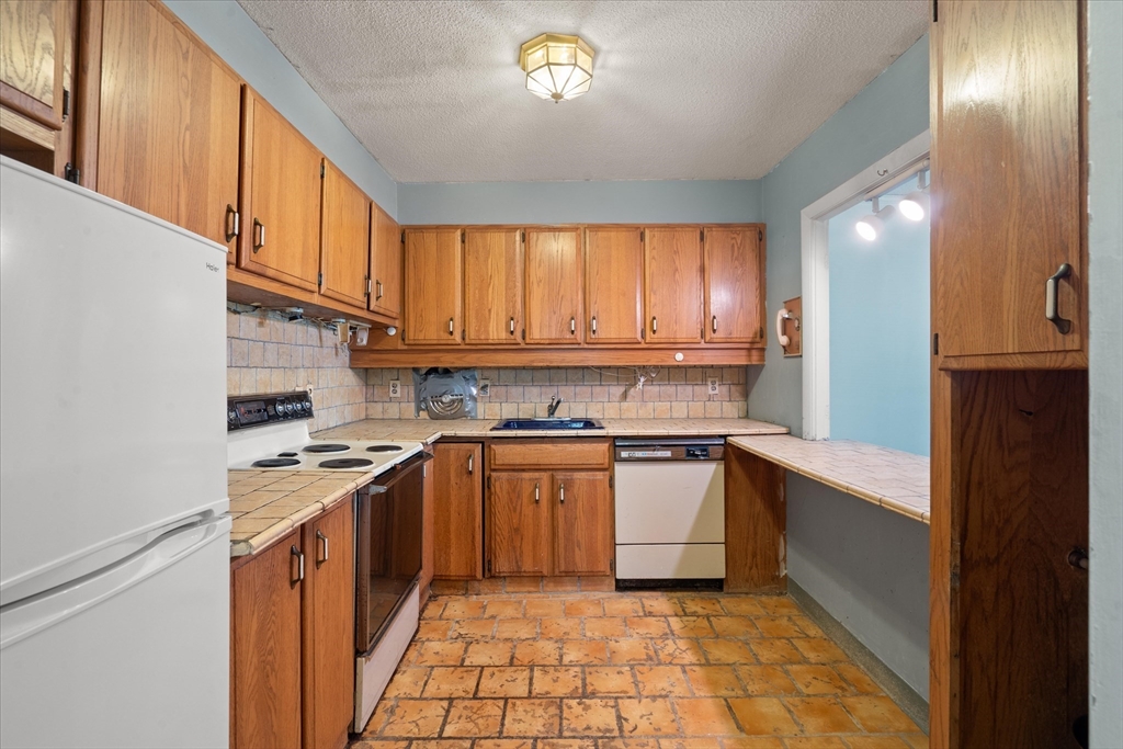 80 Salisbury Street, Unit 101 Worcester, MA 01609 - Photo 18 of 27