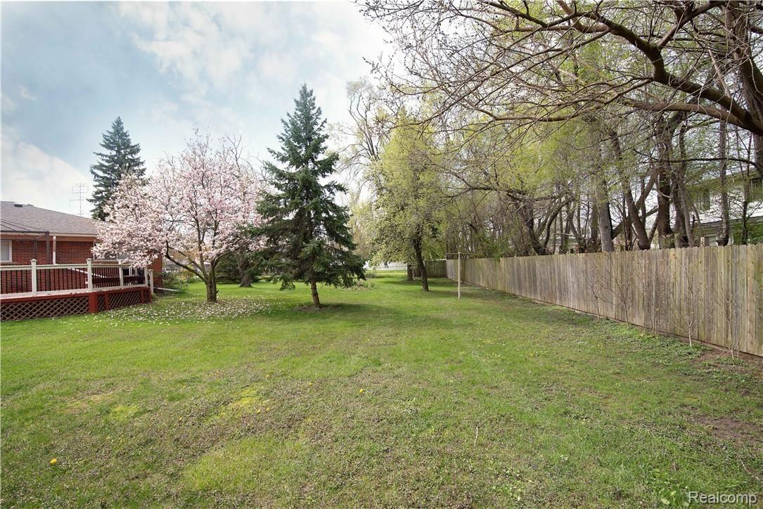 11532 Ran Street Taylor, MI 48180 - Photo 17 of 23 Large backyard