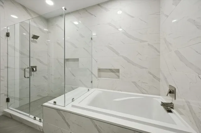 $6,447 | 9757 Katy Freeway, Unit 822, Houston, TX 77024