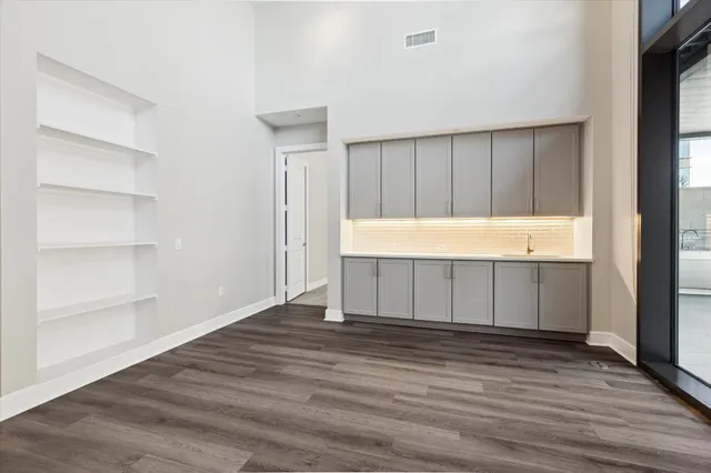 $6,447 | 9757 Katy Freeway, Unit 822, Houston, TX 77024