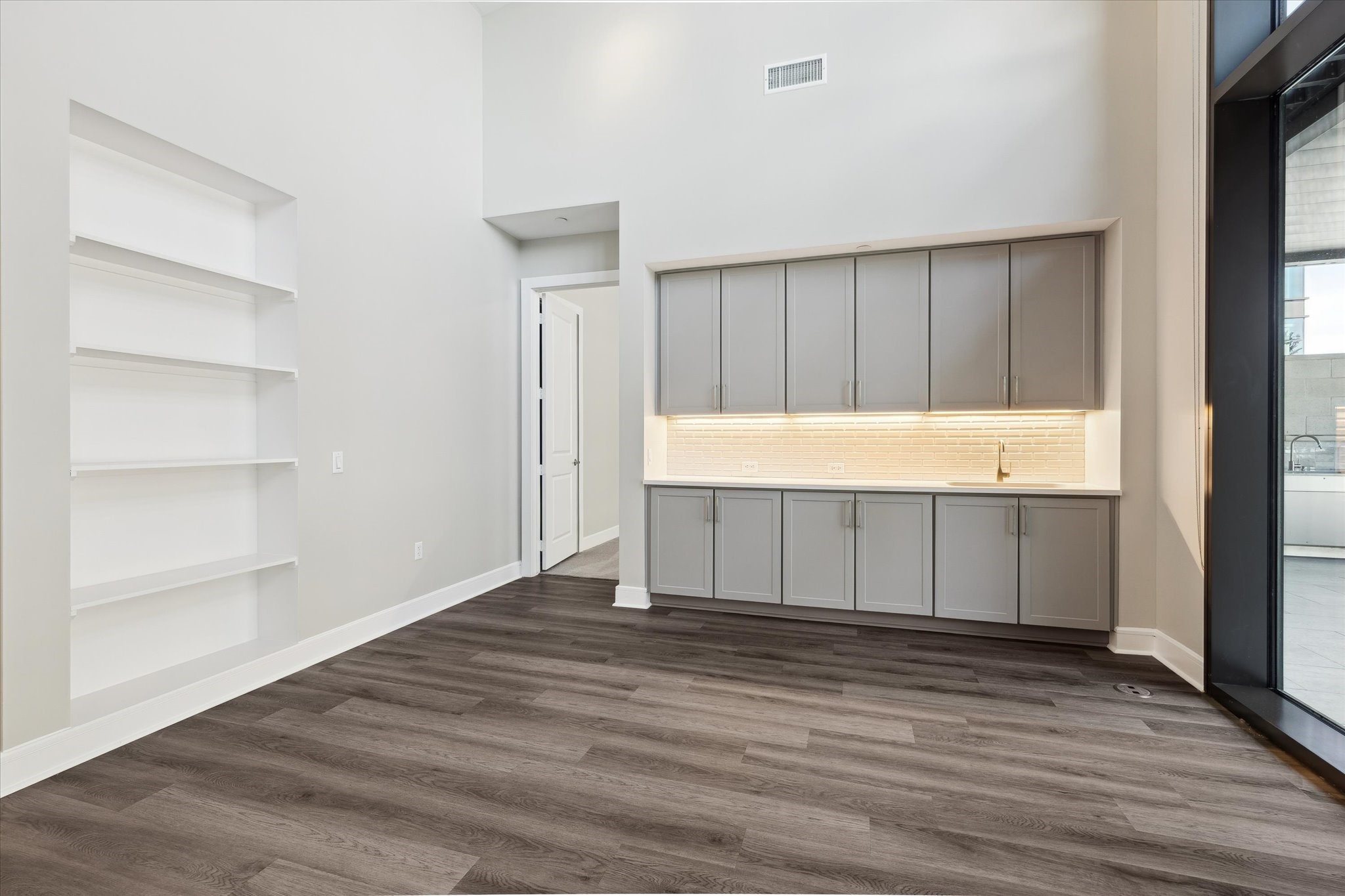 9757 Katy Freeway, Unit 822 Houston, TX 77024 - Photo 5 of 30 a view of an empty room with a window