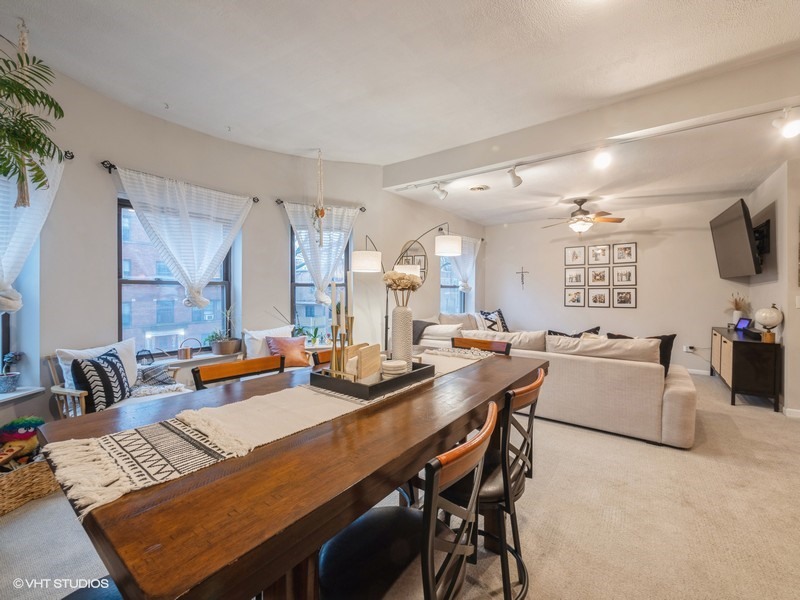 1038 West Byron Street, Unit 2E Chicago, IL 60613 - Photo 4 of 11 a living room with furniture and a flat screen tv
