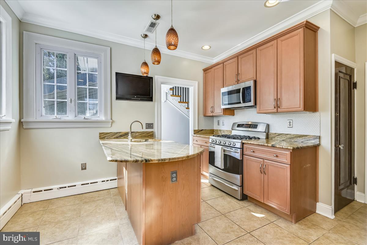 7105 York Road Baltimore, MD 21212 - Photo 22 of 53 Gourmet kitchen is a great place to gather
