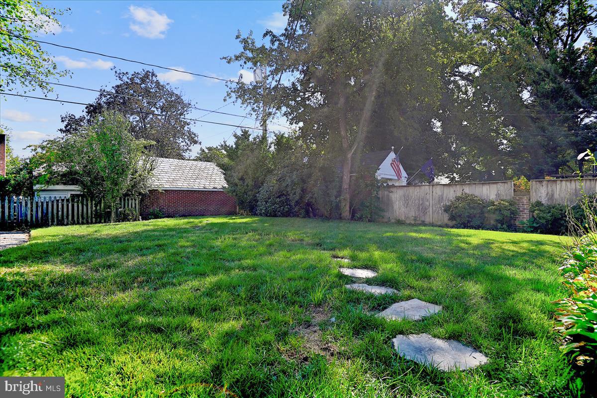 7105 York Road Baltimore, MD 21212 - Photo 40 of 53 Fenced Backyard