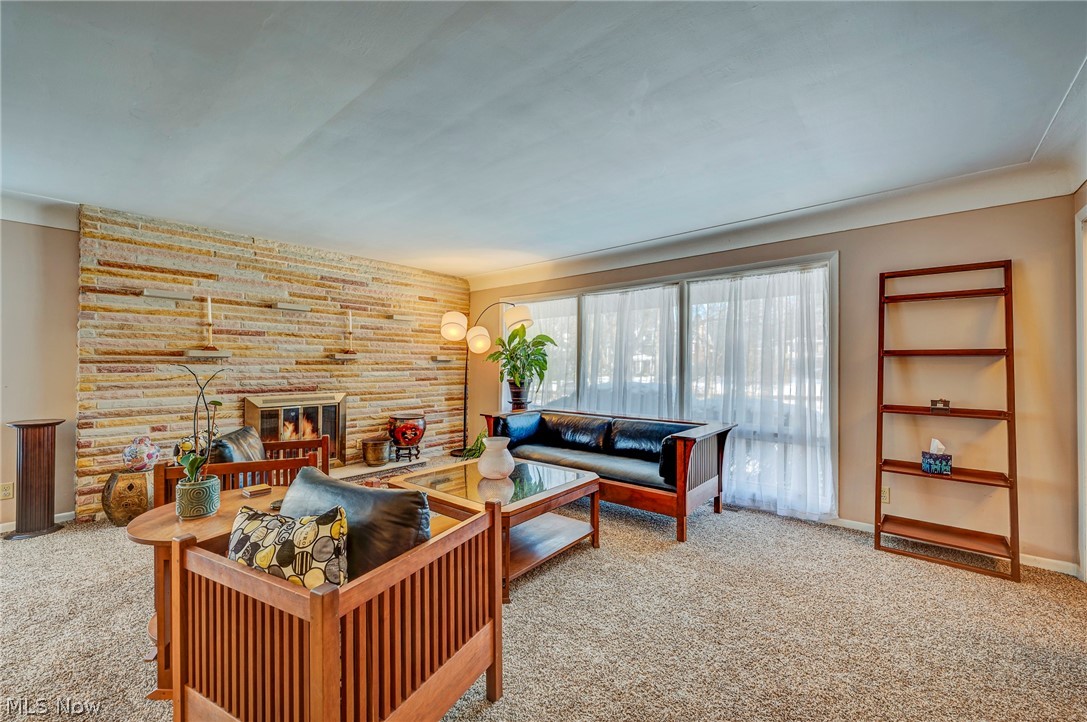 2910 Lee Road Cleveland, OH 44120 - Photo 6 of 35 Living Room