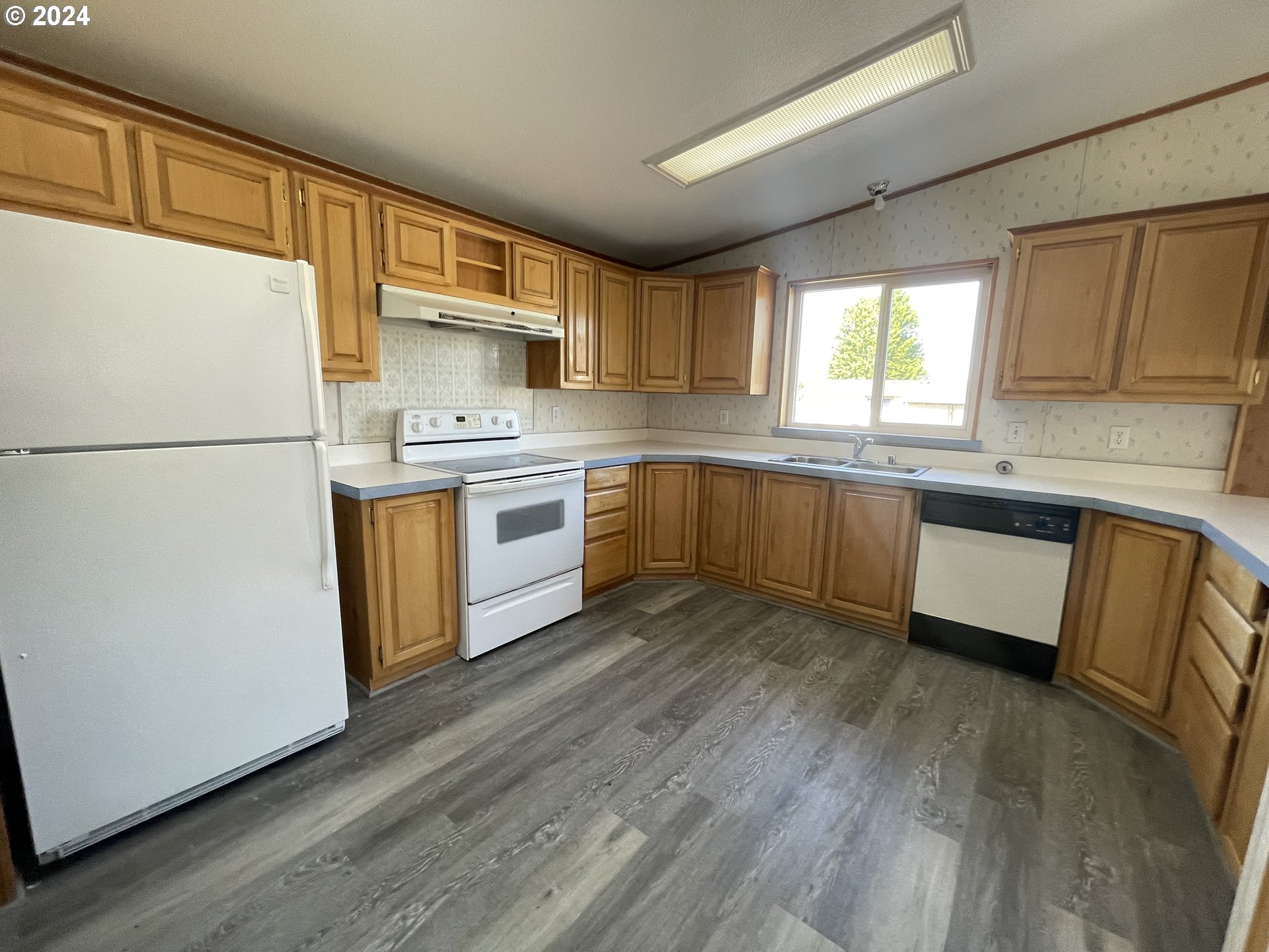 223 Northeast 43rd Street Pendleton, OR 97801 - Photo 3 of 12 Gallery Image 3