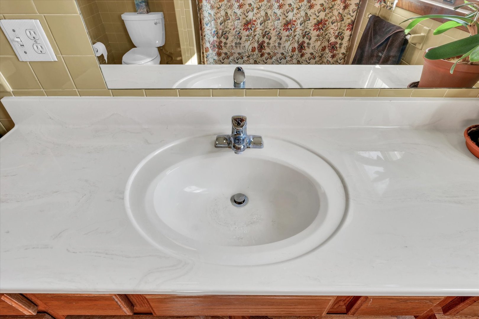 586 Hazelcrest Place Rantoul, IL 61866 - Photo 23 of 47 a bathroom with a sink