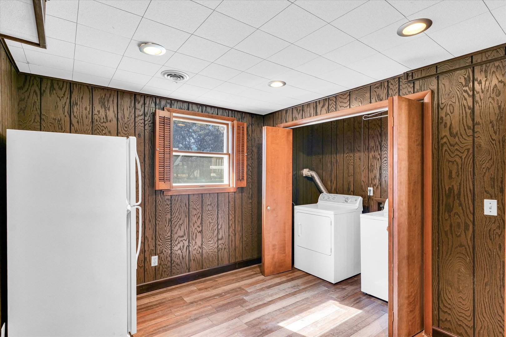 586 Hazelcrest Place Rantoul, IL 61866 - Photo 36 of 47 a view of a hallway with bathroom and wooden floor