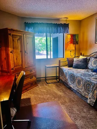 $1,750 | 2600 South White Mountain Road, Show Low, AZ 85901