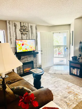 $1,750 | 2600 South White Mountain Road, Show Low, AZ 85901