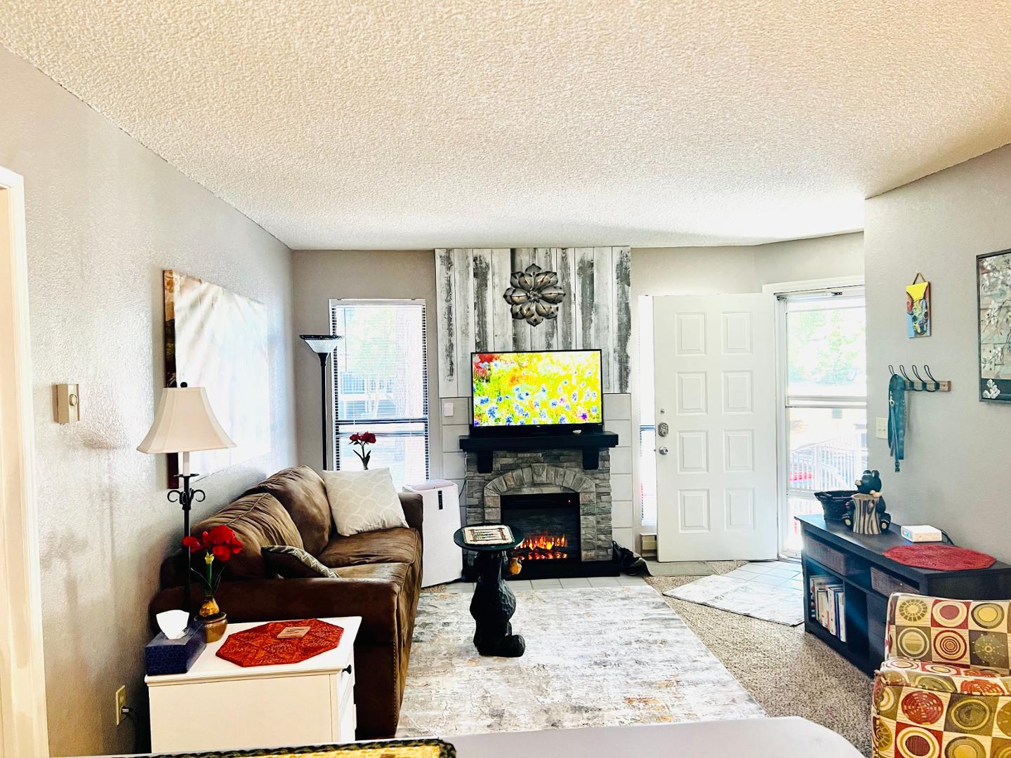 2600 South White Mountain Road Show Low, AZ 85901 - Photo 6 of 23 a living room with furniture a fireplace and a flat screen tv