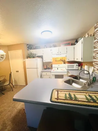 $1,750 | 2600 South White Mountain Road, Show Low, AZ 85901