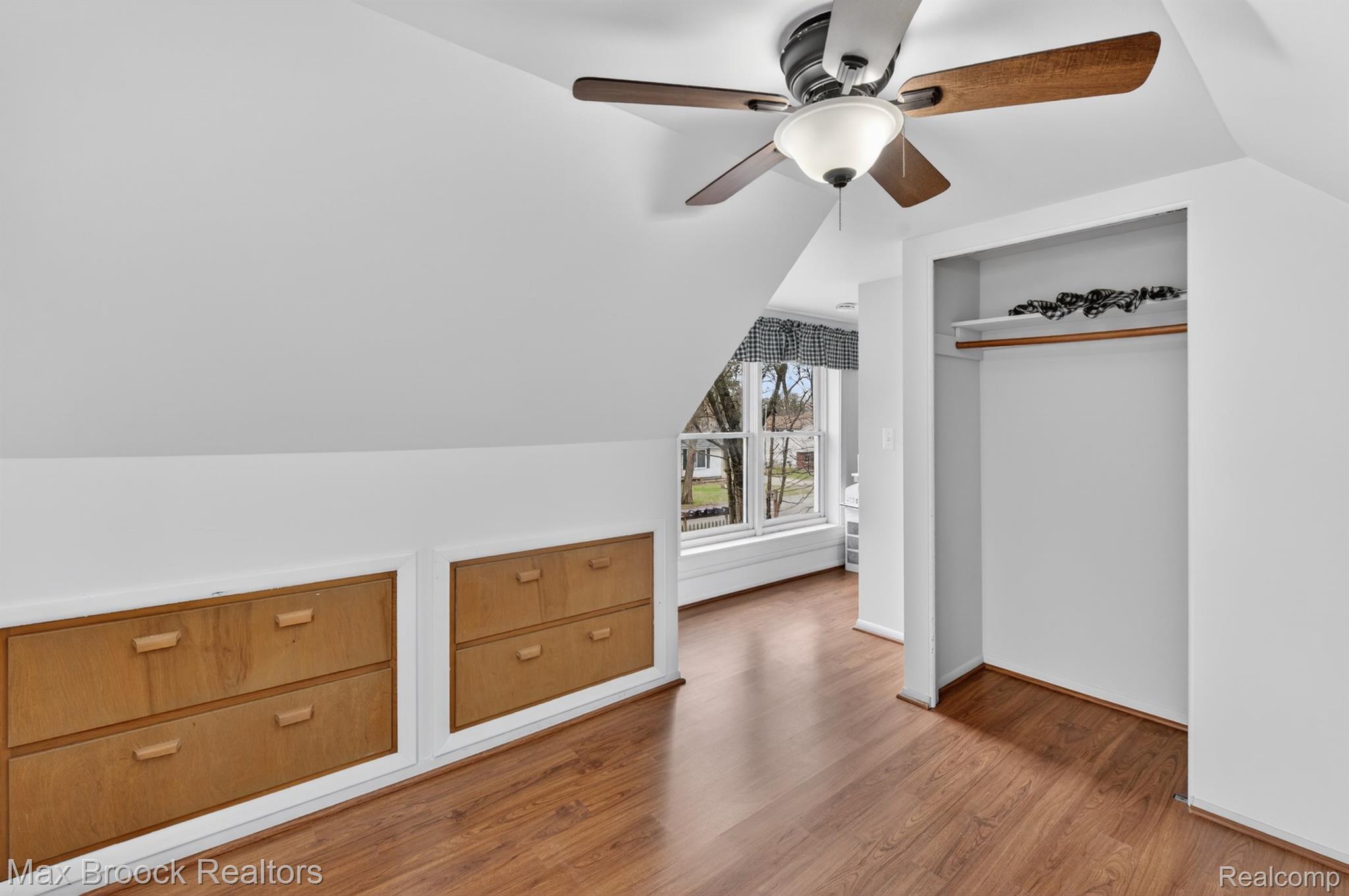9024 Mandon Road White Lake, MI 48386 - Photo 23 of 39 Bonus room with vaulted ceiling, wood finished floors, and ceiling fan