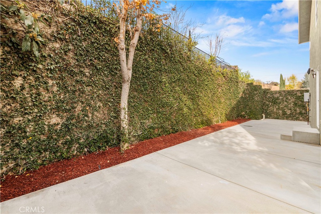 28637 Chiquito Canyon Road Castaic, CA 91384 - Photo 57 of 74 a view of a pathway both side of yard