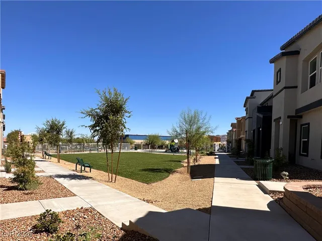 $1,900 | 479 Waterfall Cove, Henderson, NV 89002