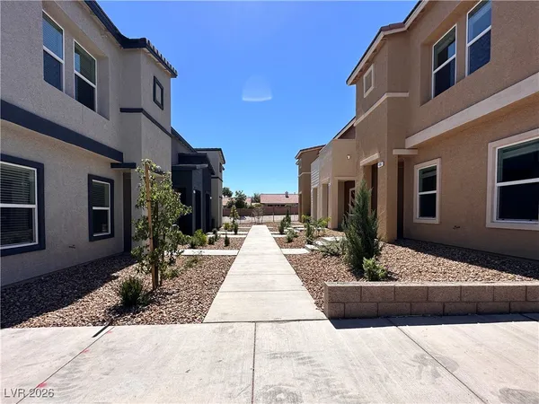 $1,850 | 479 Waterfall Cove, Henderson, NV 89002