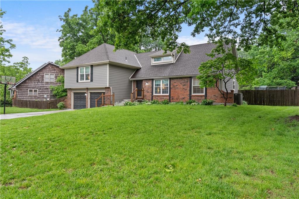 410 Southeast Richardson Place Lee's Summit, MO 64063 - Photo 3 of 45