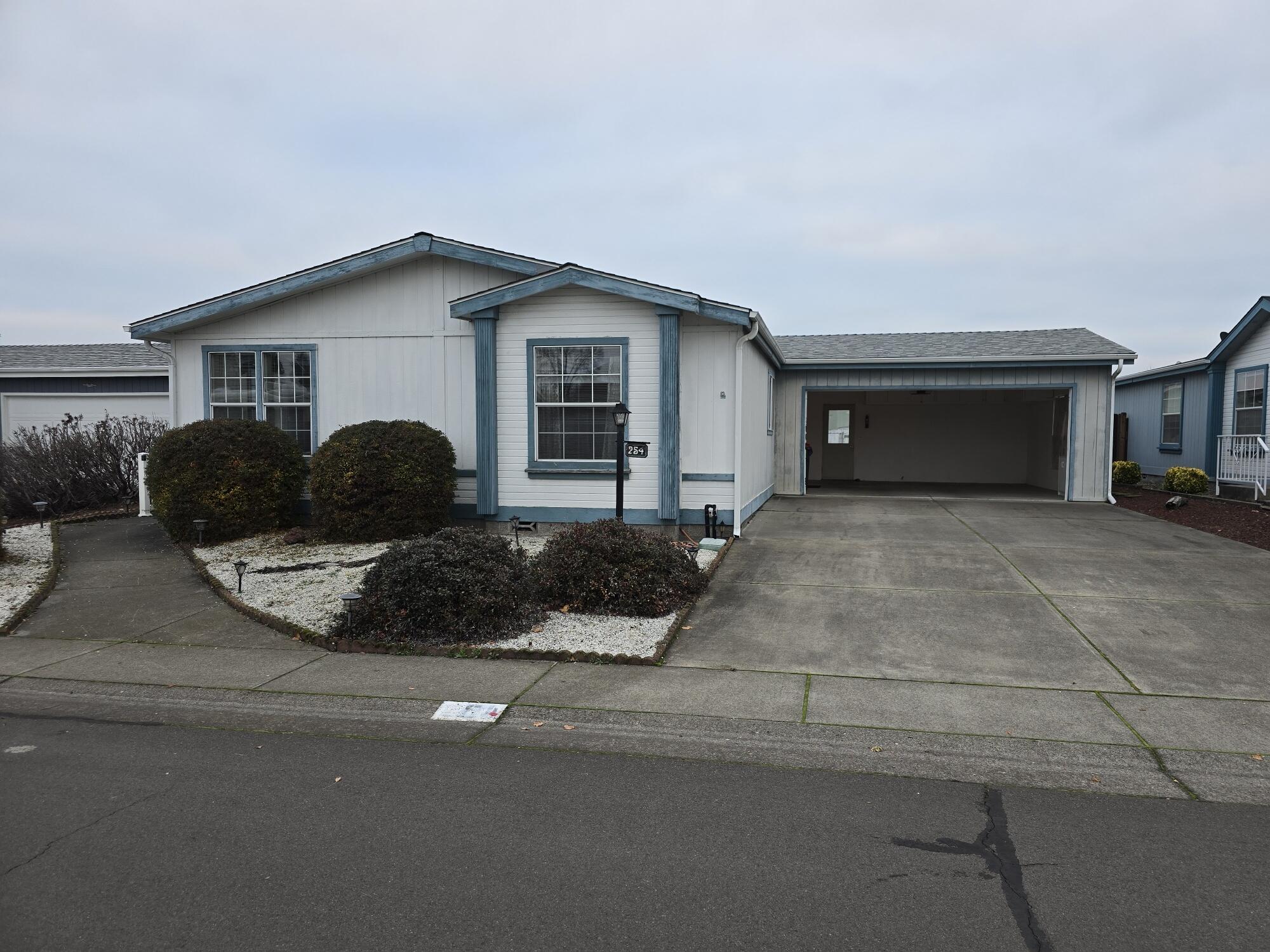 555 Freeman Road, Unit 254 Central Point, OR 97502 - Photo 19 of 19 f6b7b08a-af87-4267-bad1-8e30419f71c7