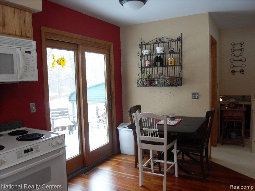 1544 Avon Circle West Rochester, MI 48309 - Photo 7 of 25 SDC11846