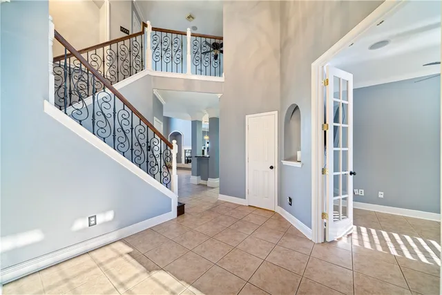 a view of entryway with a front door