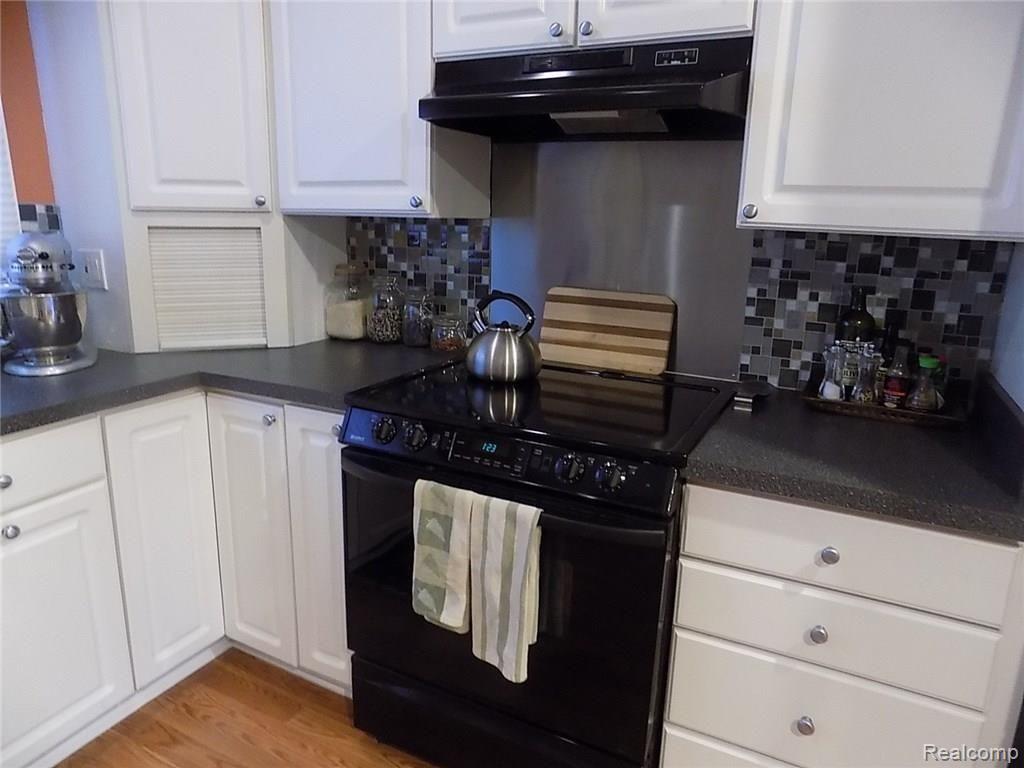 32352 Hearthstone Road Farmington Hills, MI 48334 - Photo 16 of 31