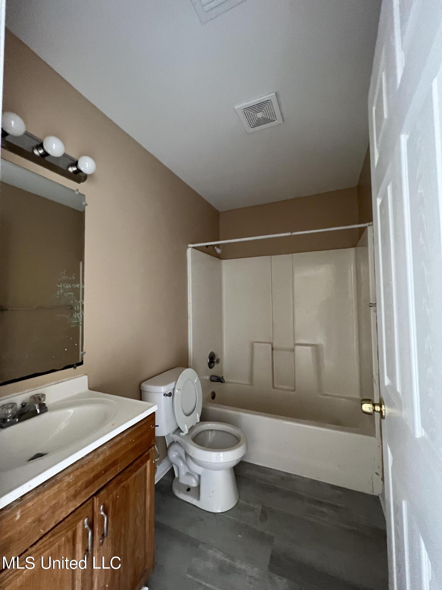 15055 Janus Road, Unit B D'Iberville, MS 39540 - Photo 9 of 9 Bathroom