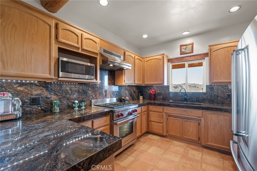 57710 Bandera Road Yucca Valley, CA 92284 - Photo 8 of 37