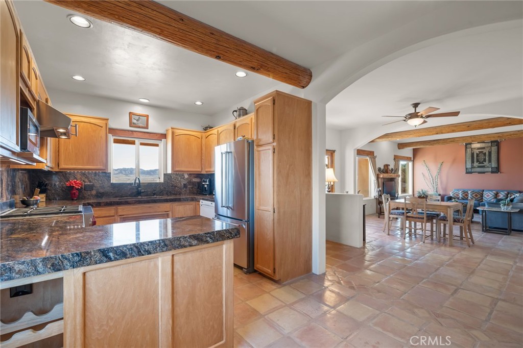 57710 Bandera Road Yucca Valley, CA 92284 - Photo 10 of 37