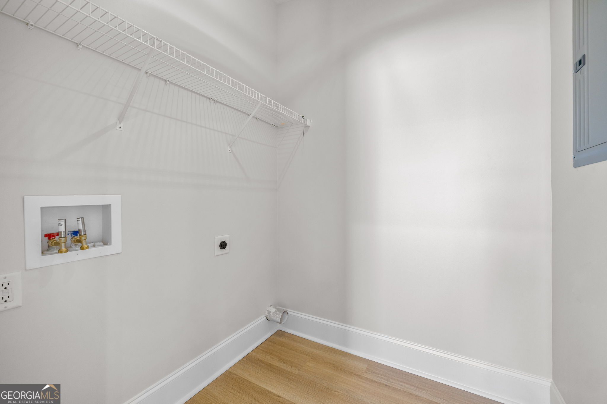 409 Roper Drive Clarkesville, GA 30523 - Photo 12 of 32 a view of a room with wooden floor