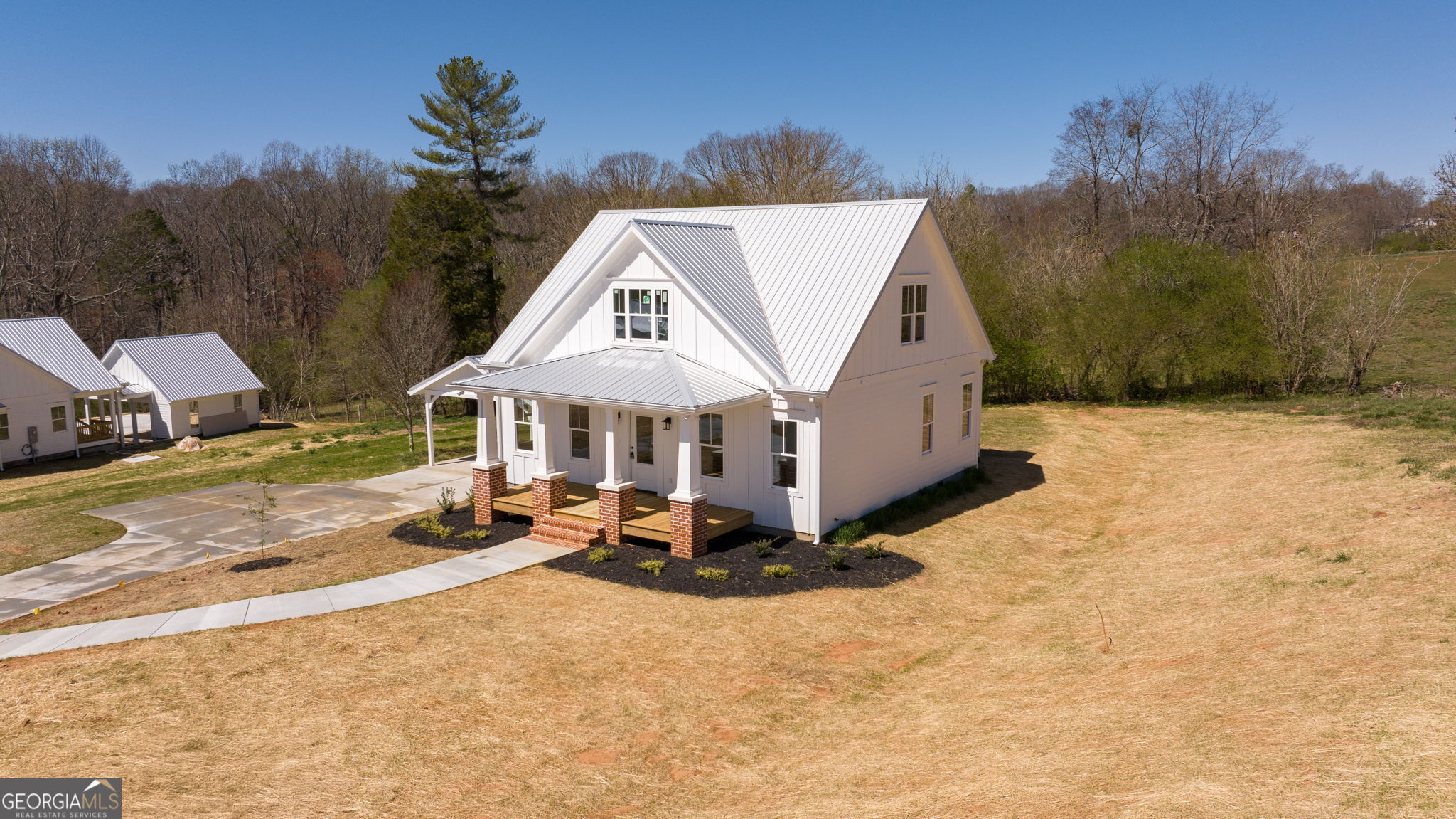 409 Roper Drive Clarkesville, GA 30523 - Photo 26 of 32 a view of a house with sitting area