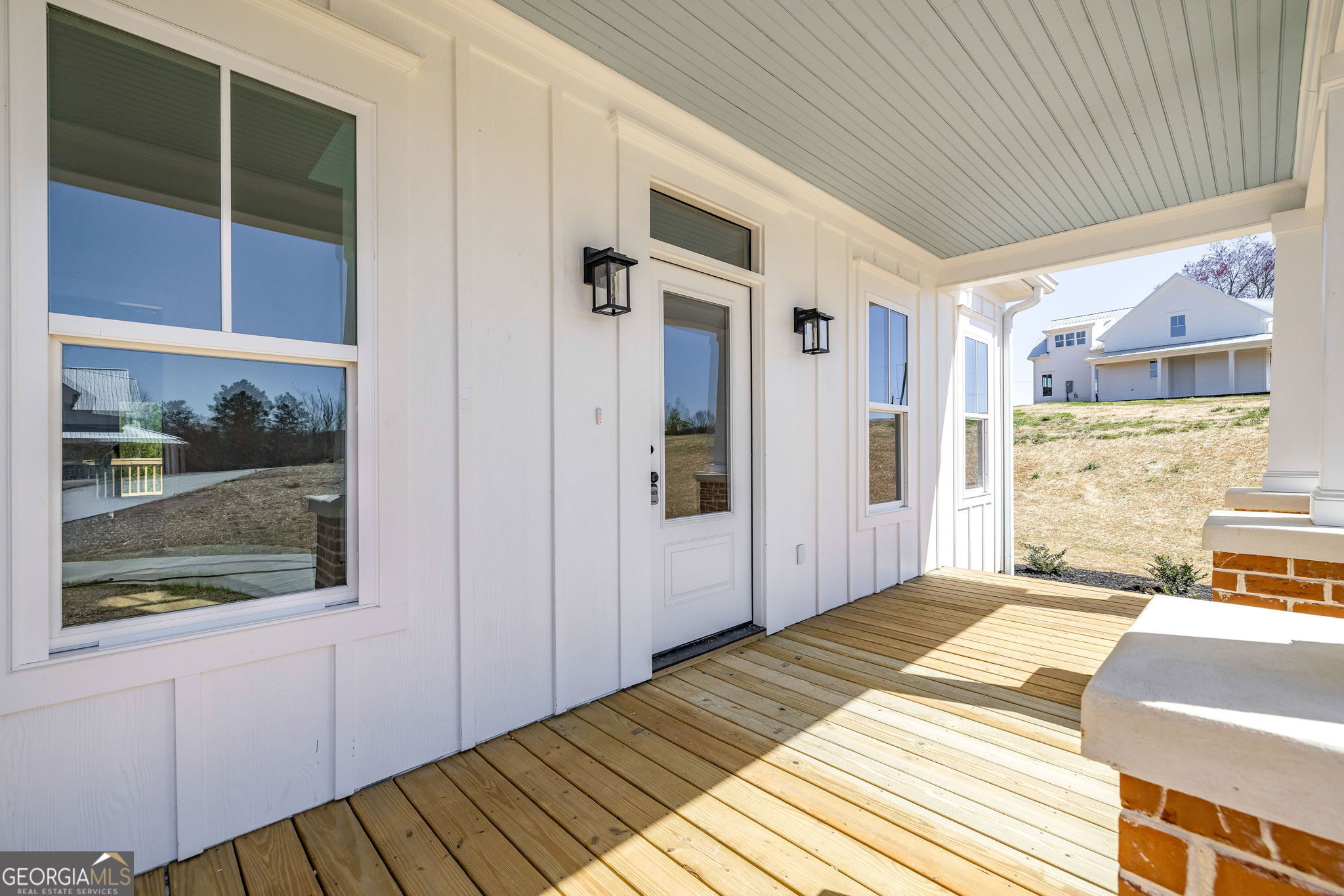 409 Roper Drive Clarkesville, GA 30523 - Photo 3 of 32 a bedroom with a bed and a window