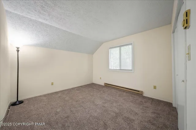 a view of a back yard