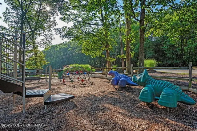 $269,999 | 461 Somerset Drive, East Stroudsburg, PA 18301