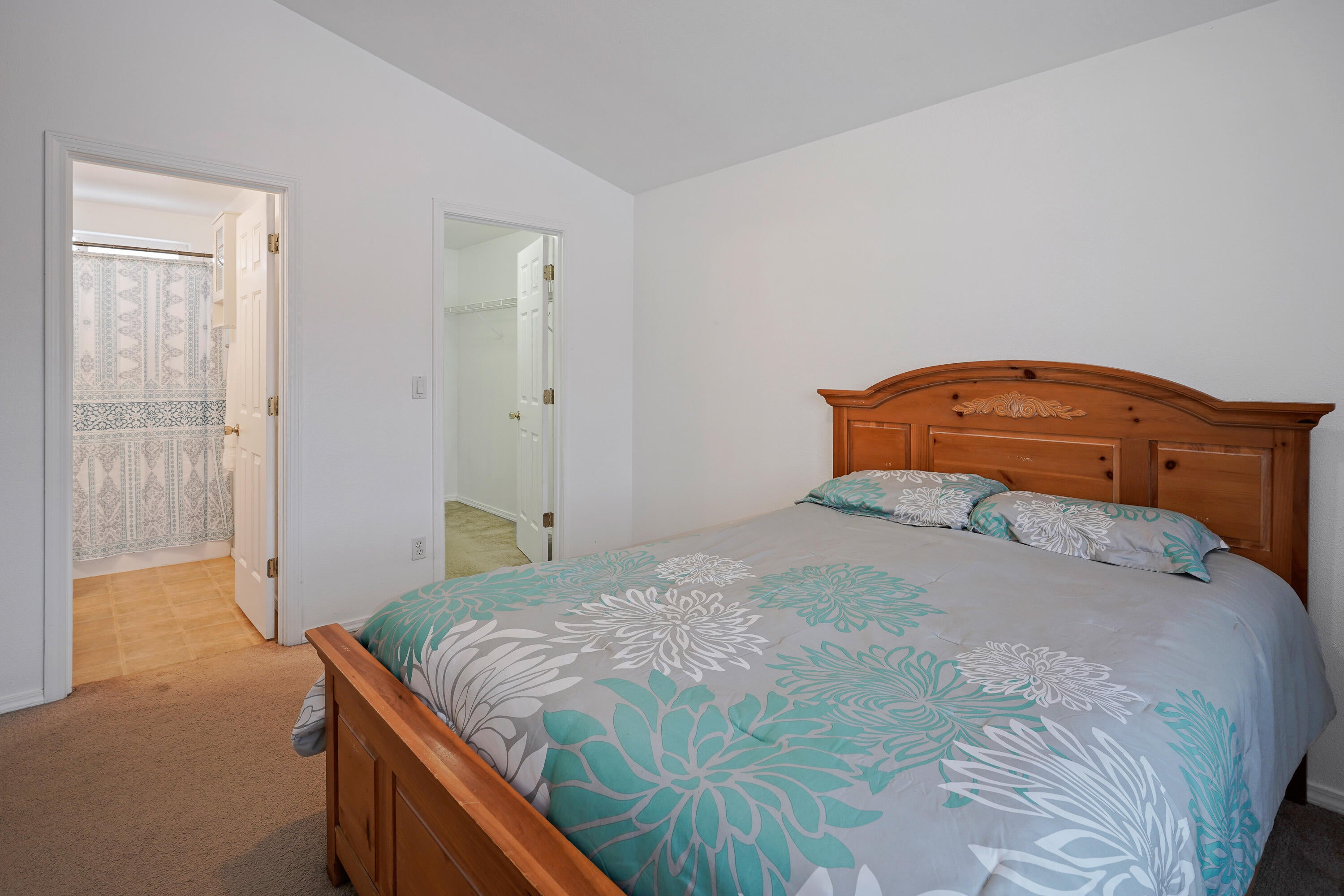 20044 Badger Road Bend, OR 97702 - Photo 22 of 34 Primary Bedroom