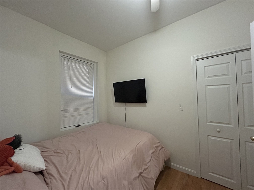 6 Cleveland Place, Unit 4 Boston, MA 02113 - Photo 6 of 7