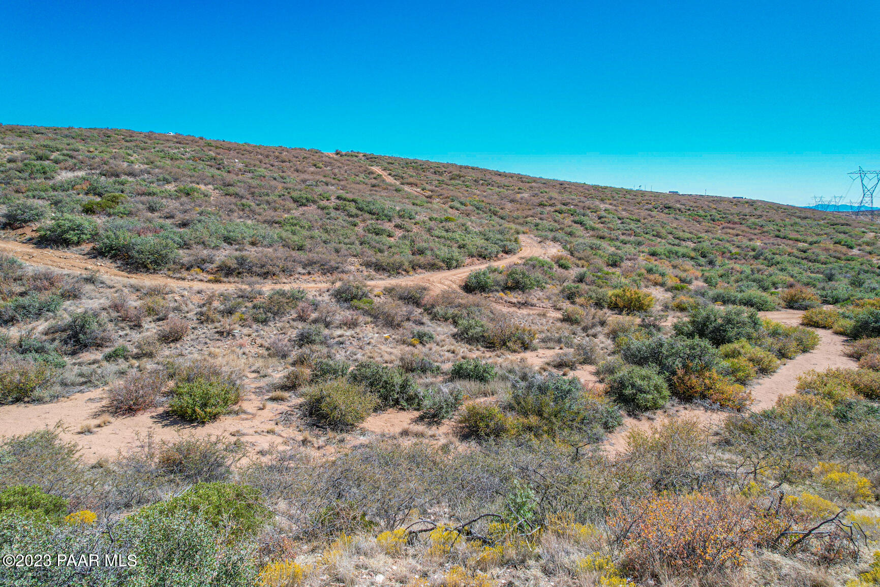 Dewey-humboldt North Az 86327 Road Dewey, AZ 86327 - Photo 11 of 14 a view of a dry yard with wooden fence