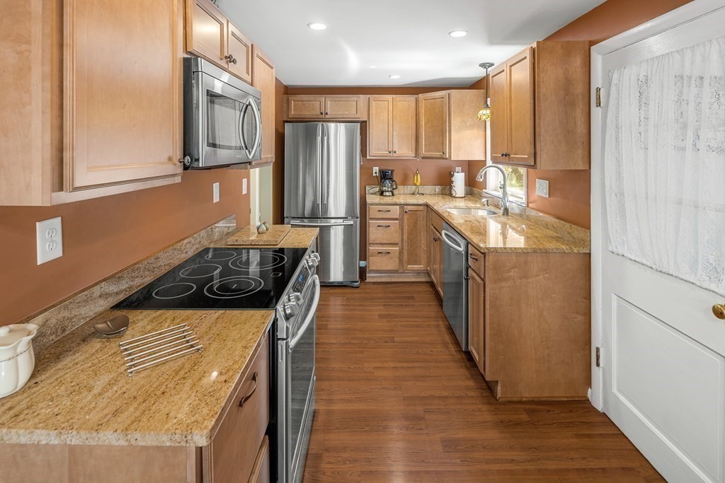 8 Gilmore Road Southborough, MA 01772 - Photo 12 of 24 Gallery Image 12