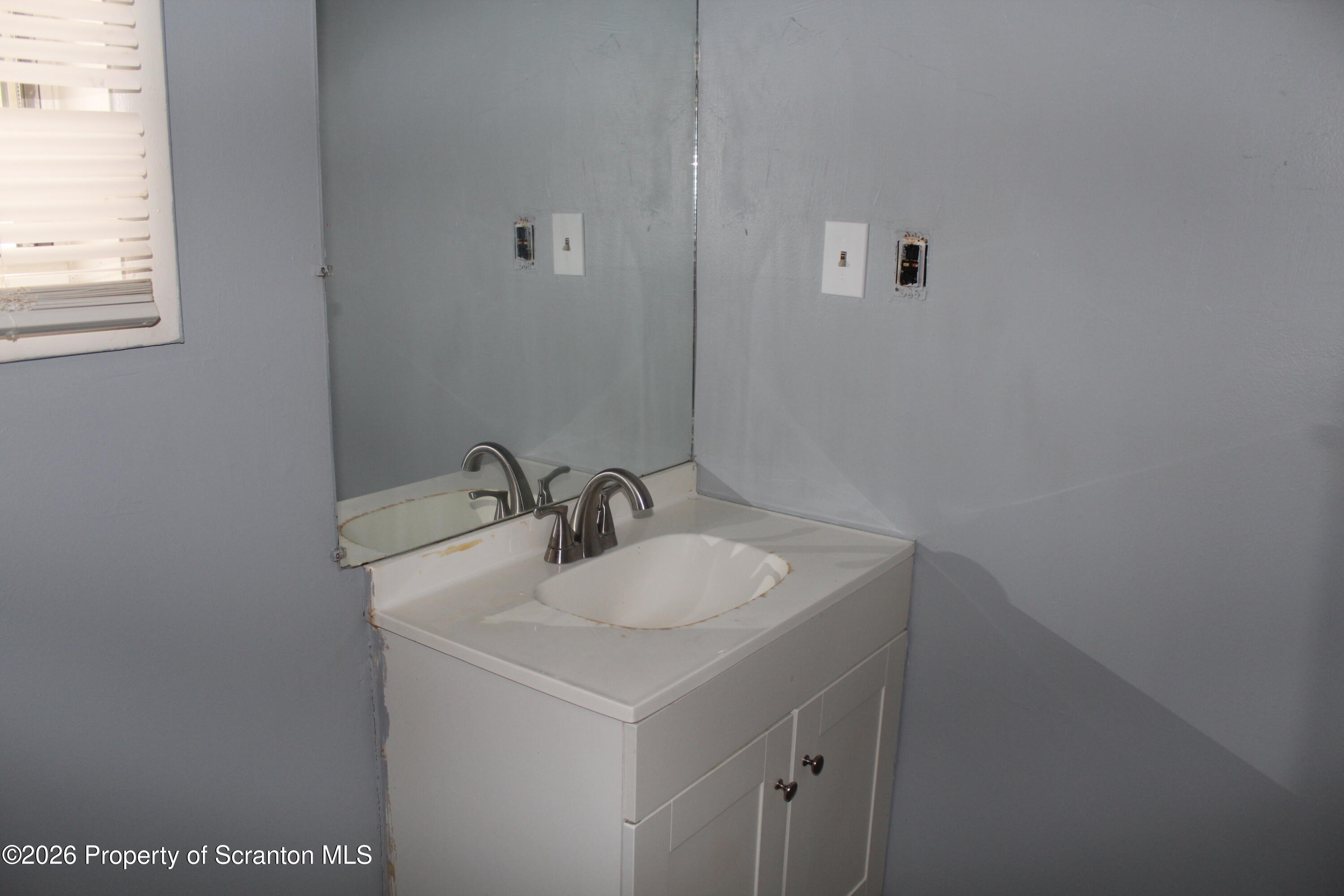 323 Union Street Taylor, PA 18517 - Photo 15 of 44 bath unit 1