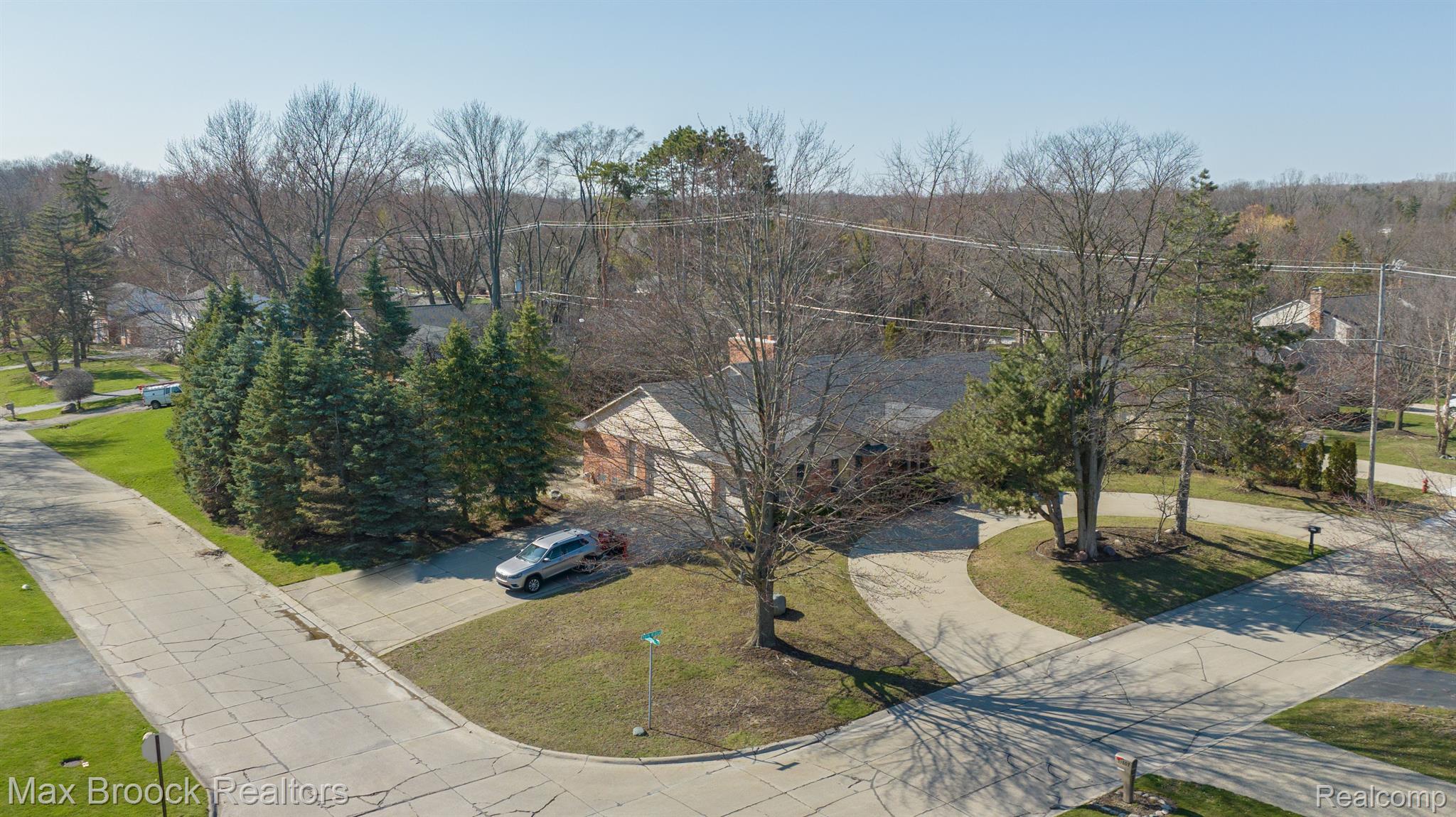 33804 York Ridge Street Farmington, MI 48331 - Photo 48 of 48 Circular Drive