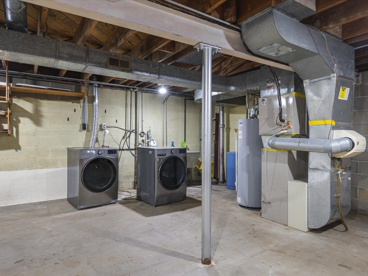 3215 Rural Street Rockford, IL 61107 - Photo 24 of 25 a utility room with dryer and washer