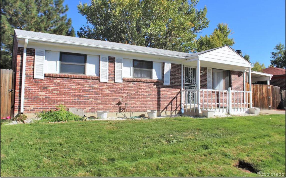 a front view of house with yard