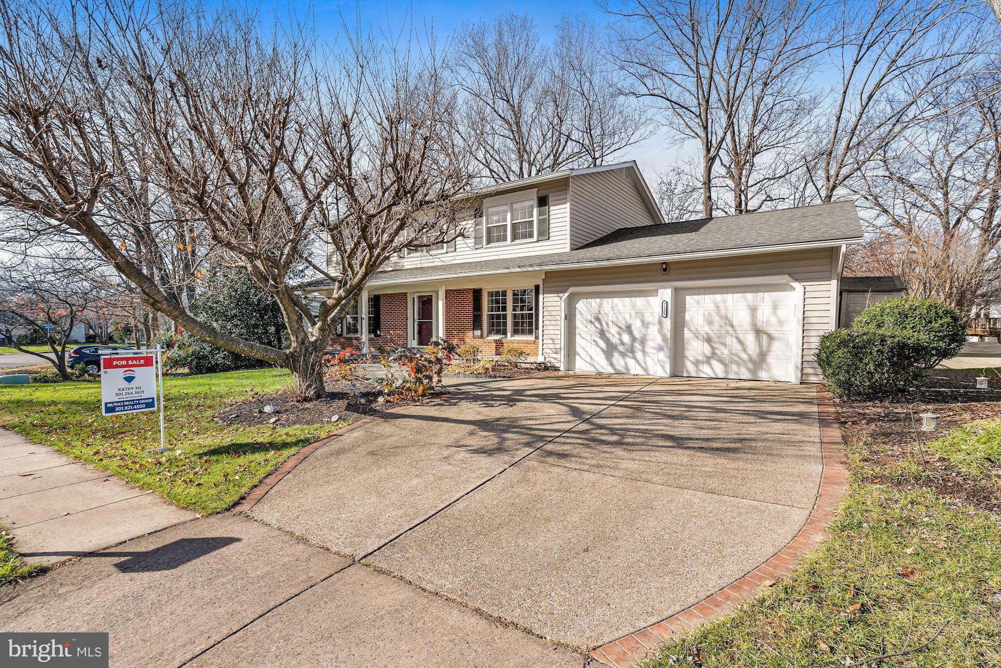 7132 Sontag Way Springfield, VA 22153 - Photo 2 of 53 Beautiful landscaped front yard w/mature tree